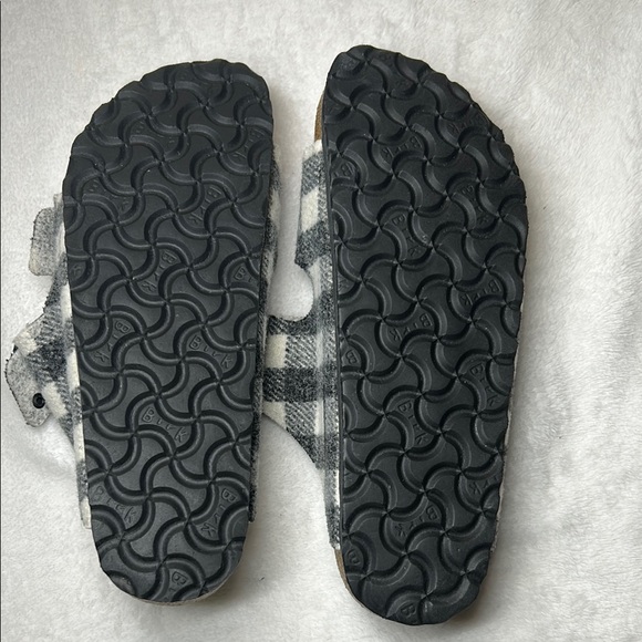 Birkenstock Arizona Rivet Sandals Women's Size 6 - 6.5 Black/White Buffalo Plaid - Picture 10 of 15